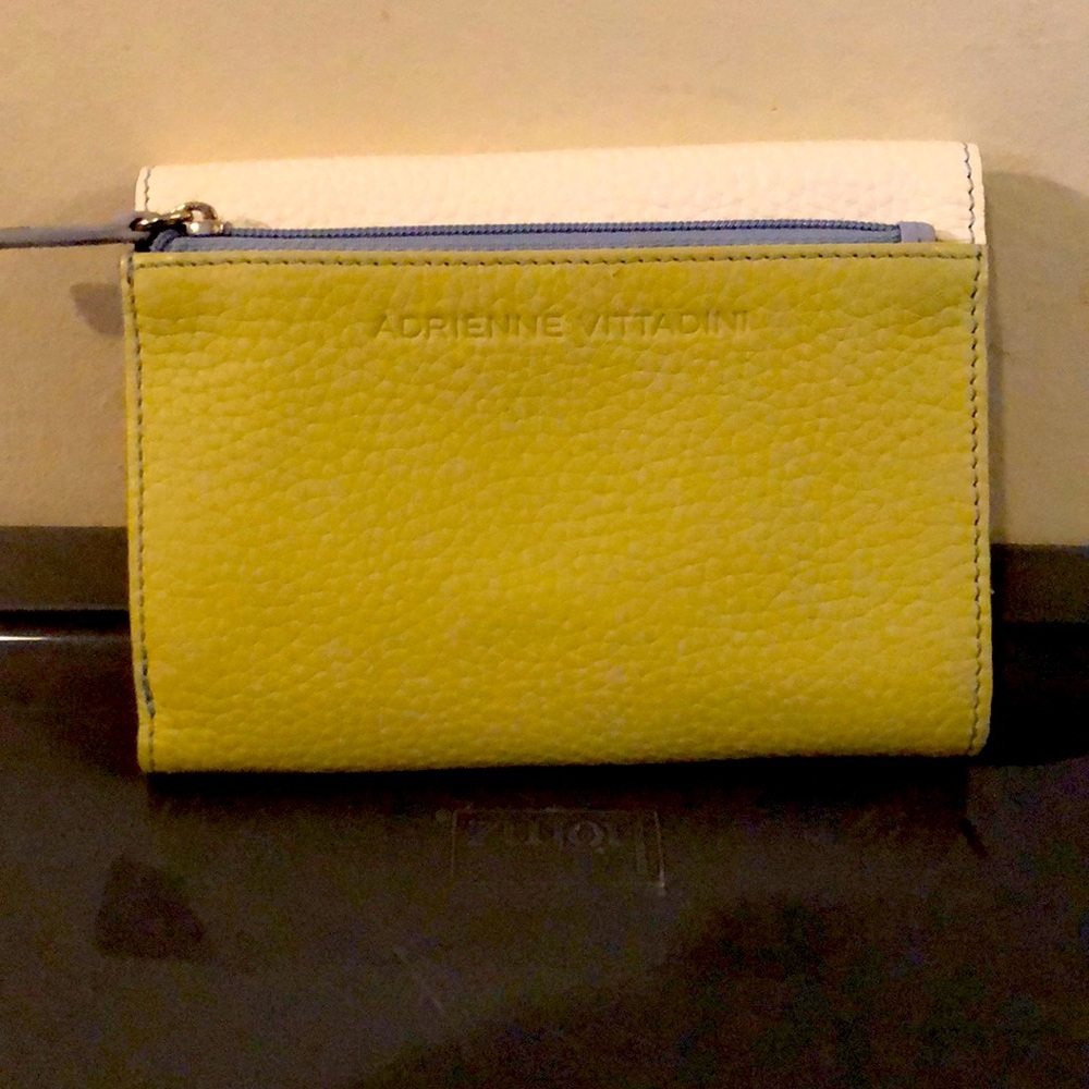 Adrienne Vittadini wallet